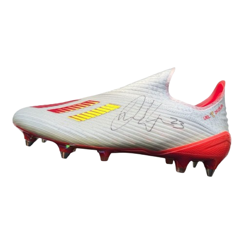 A professional player-spec Nike football boot issued for Danny Welbeck during his Arsenal career, hand-signed by the player in bold permanent ink on the side.
