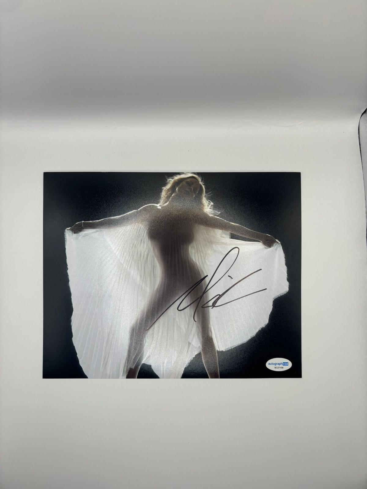 MARIAH CAREY SIGNED 10 X 8 PHOTO