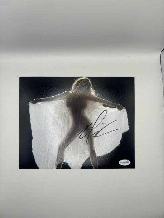 MARIAH CAREY SIGNED 10 X 8 PHOTO