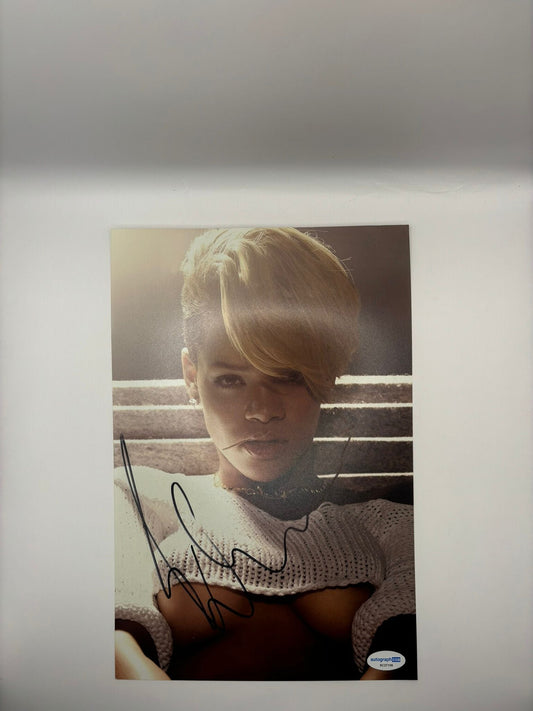RIHANNA SIGNED PHOTO LIMELIGHT MEMORABILIA