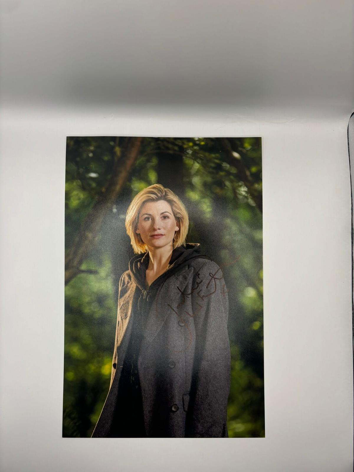 JODIE WHITTAKER SIGNED DR WHO PHOTO