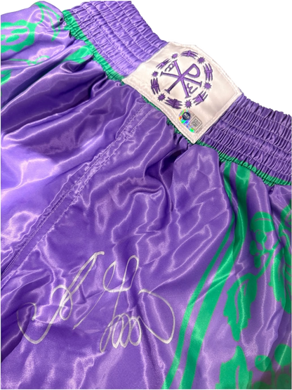 Detailed close up view of Oleksandr Usyk authentic signature hand written using a premium silver ink pen on the fabric.
