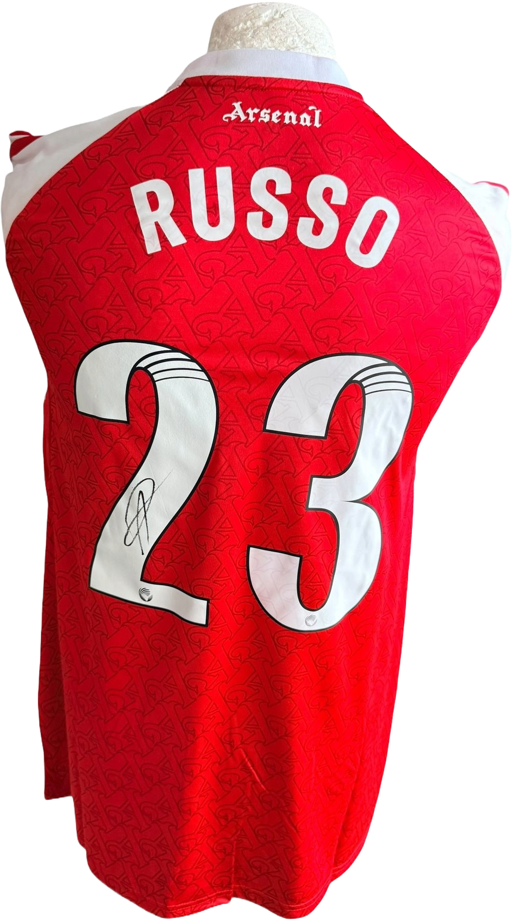 Authentic hand-signed Alessia Russo Arsenal home jersey from the 2025/26 season featuring a clear signature on the front.
