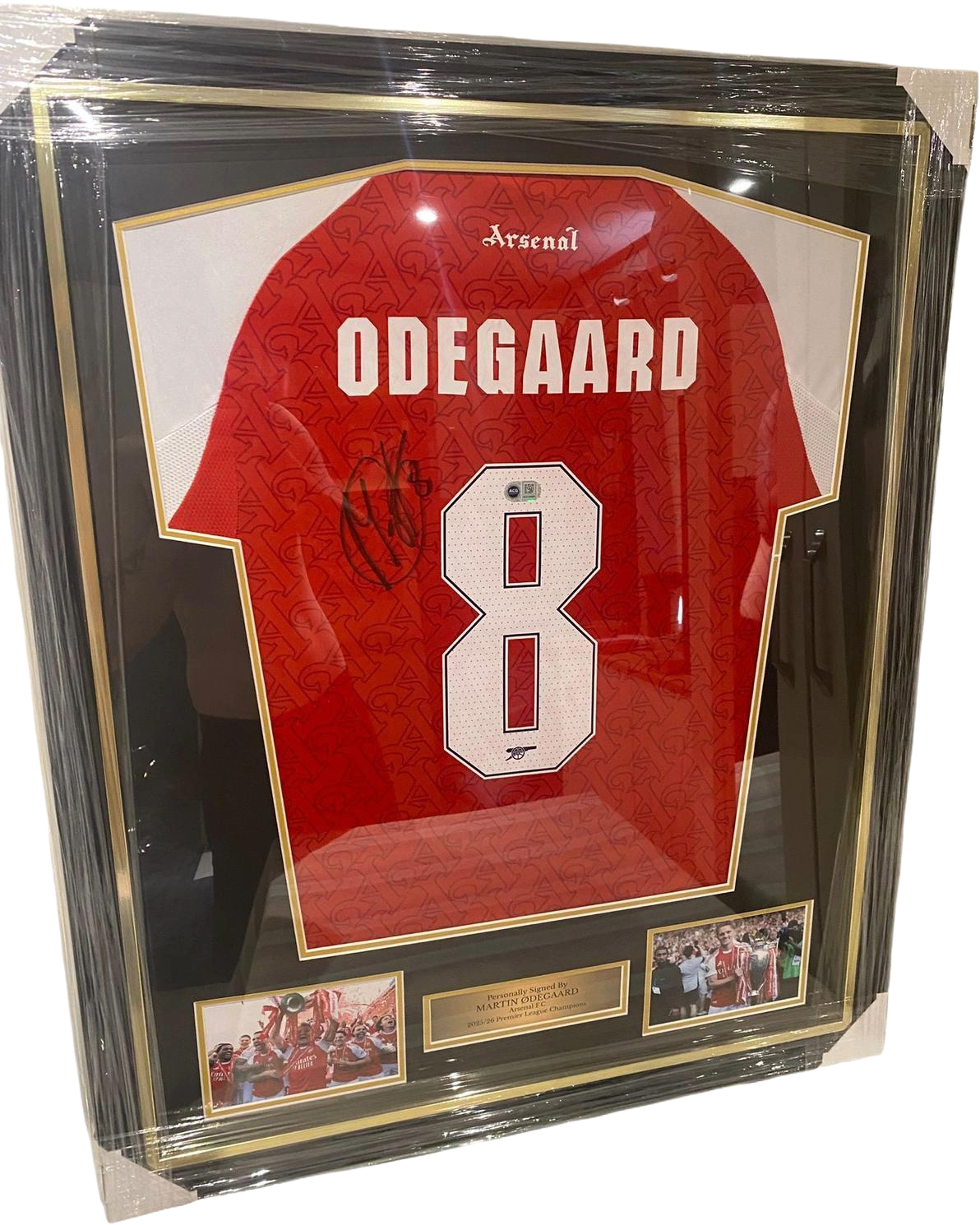 Professionally framed and authentic hand-signed Martin Odegaard Arsenal home jersey from the title-winning 2025/26 season, signed on the back fabric.
