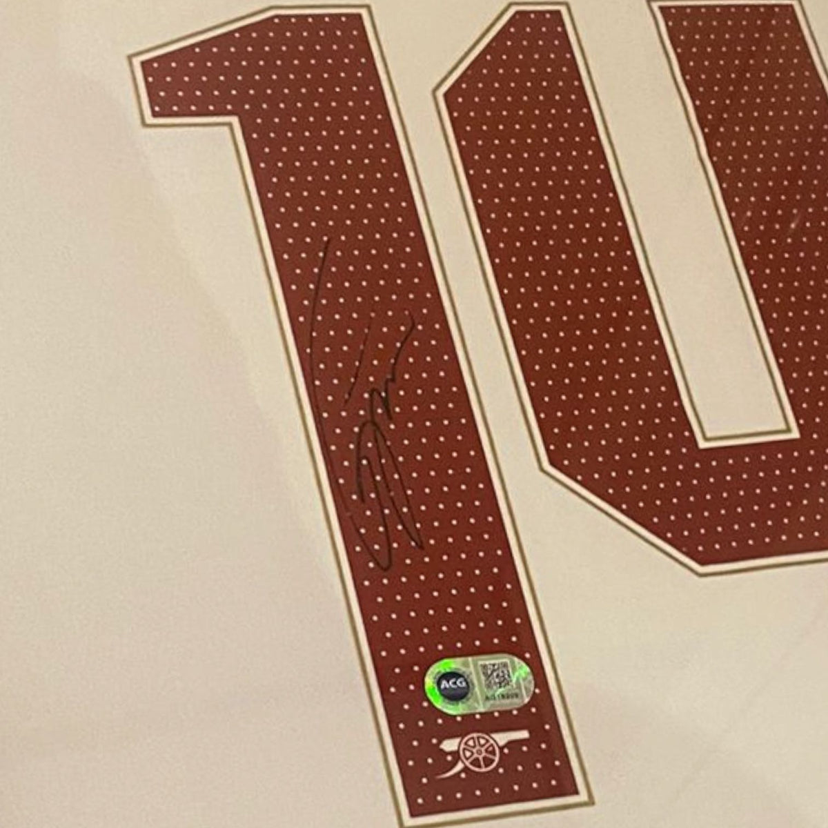 Detailed close-up view of the genuine Viktor Gyokeres autograph hand-signed clearly in permanent marker on the reverse fabric.