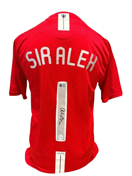 Official 2007/08 Manchester United home shirt hand-signed by Sir Alex Ferguson in bold permanent ink.
